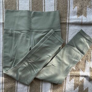 Athleta Salutation Stash 7/8 Tight